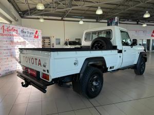 Toyota Land Cruiser 79 2.8GD-6 single cab auto - Image 2