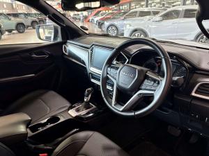 Isuzu D-MAX 3.0 Ddi V-CROSS4X4 automatic D/C - Image 12