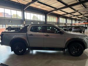 Isuzu D-MAX 3.0 Ddi V-CROSS4X4 automatic D/C - Image 4