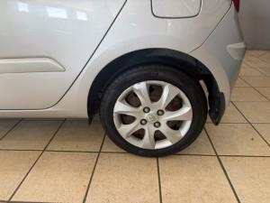 Hyundai i10 1.25 Fluid auto - Image 9