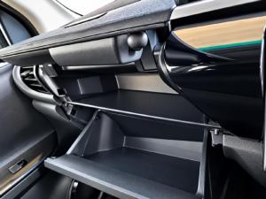 Toyota Hilux 2.4GD-6 Xtra cab Raider manual - Image 11