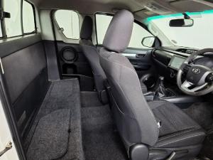 Toyota Hilux 2.4GD-6 Xtra cab Raider manual - Image 8