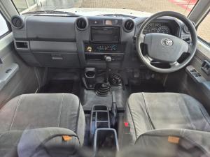 Toyota Land Cruiser 79 4.2D single cab - Image 6