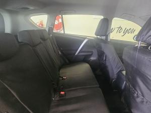 Toyota RAV4 2.0 GX auto - Image 9