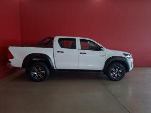 Toyota Hilux 2.4GD-6 double cab 4x4 Raider X manual - Image 3