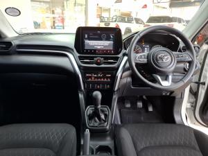 Toyota Urban Cruiser 1.5 XR manual - Image 6