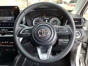 Toyota Urban Cruiser 1.5 XR manual - Image 8