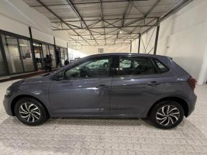 Volkswagen Polo hatch 1.0TSI Life auto - Image 9