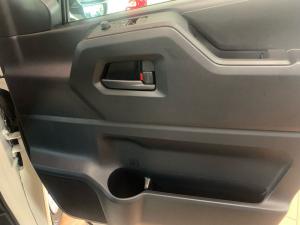 Toyota Quantum 2.8 LWB crew cab auto - Image 10