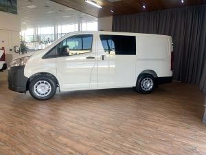 Toyota Quantum 2.8 LWB crew cab auto - Image 4