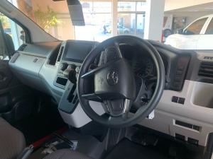 Toyota Quantum 2.8 LWB crew cab auto - Image 9