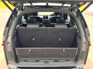 Land Rover Discovery D300 R-Dynamic HSE - Image 10