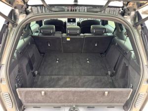 Land Rover Discovery D300 R-Dynamic HSE - Image 11