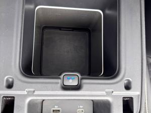 Land Rover Discovery D300 R-Dynamic HSE - Image 28