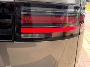 Land Rover Discovery D300 R-Dynamic HSE - Image 9