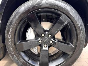 Land Rover Defender 110 D350 X-Dynamic HSE - Image 12