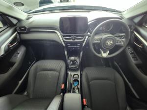 Toyota Urban Cruiser 1.5 XR manual - Image 6