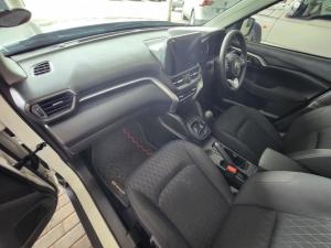 Toyota Urban Cruiser 1.5 XR manual - Image 7