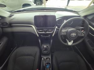 Toyota Urban Cruiser 1.5 XR manual - Image 11