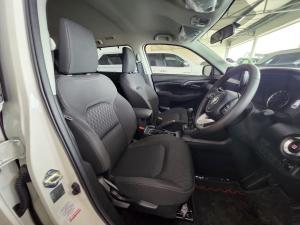 Toyota Urban Cruiser 1.5 XR manual - Image 12