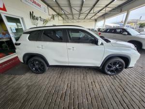 Toyota Urban Cruiser 1.5 XR manual - Image 3
