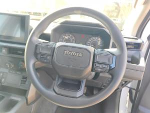 Toyota Hilux 2.8GD-6 double cab SRX 4x4 - Image 8
