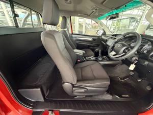 Toyota Hilux 2.4GD-6 Xtra cab Raider manual - Image 14