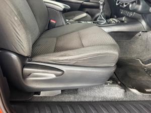 Toyota Hilux 2.4GD-6 Xtra cab Raider manual - Image 15
