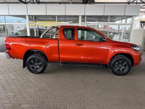 Toyota Hilux 2.4GD-6 Xtra cab Raider manual - Image 3