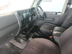 Toyota Land Cruiser 76 4.5D-4D V8 station wagon LX - Image 7