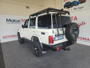 Toyota Land Cruiser 76 4.5D-4D V8 station wagon LX - Image 8