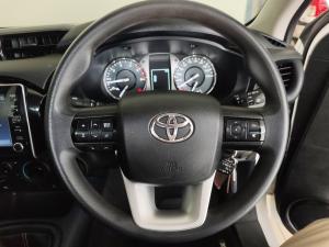 Toyota Hilux 2.4GD-6 single cab Raider manual - Image 8