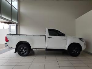 Toyota Hilux 2.4GD-6 single cab Raider manual - Image 3