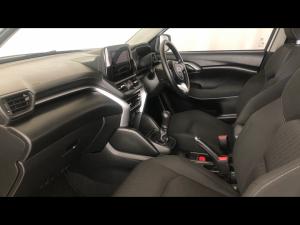 Toyota Urban Cruiser 1.5 XR manual - Image 7