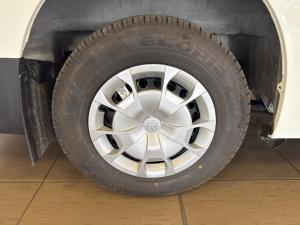 Toyota Quantum 2.8 SLWB panel van - Image 15