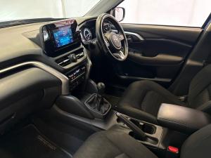 Toyota Urban Cruiser 1.5 XR manual - Image 7