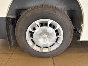Toyota Quantum 2.8 SLWB panel van - Image 15