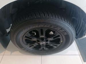 Nissan Navara 2.5DDTI Stealth automatic - Image 10