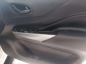 Nissan Navara 2.5DDTI Stealth automatic - Image 15