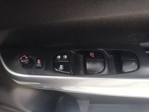 Nissan Navara 2.5DDTI Stealth automatic - Image 16