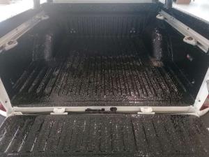 Nissan Navara 2.5DDTI Stealth automatic - Image 5
