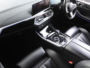 BMW X5 M50i - Image 11