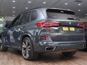 BMW X5 M50i - Image 17
