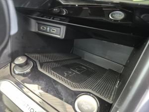 Volkswagen T-Roc 2.0TSI 140kW 4Motion R-Line - Image 18