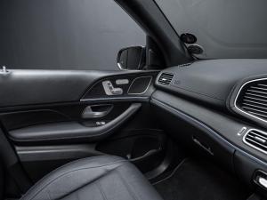 Mercedes-Benz GLS GLS450d 4Matic - Image 25
