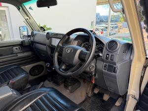 Toyota Land Cruiser 79 4.5D-4D V8 double cab LX - Image 7