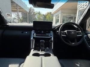 Toyota Land Cruiser 300 3.3D GR-Sport - Image 6