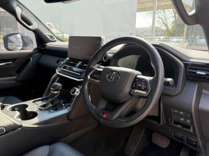 Toyota Land Cruiser 300 3.3D GR-Sport - Image 7