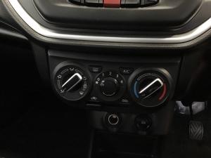 Toyota Vitz 1.0 XR manual - Image 11