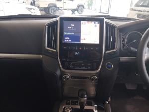Toyota Land Cruiser 200 4.5D-4D V8 VX - Image 14